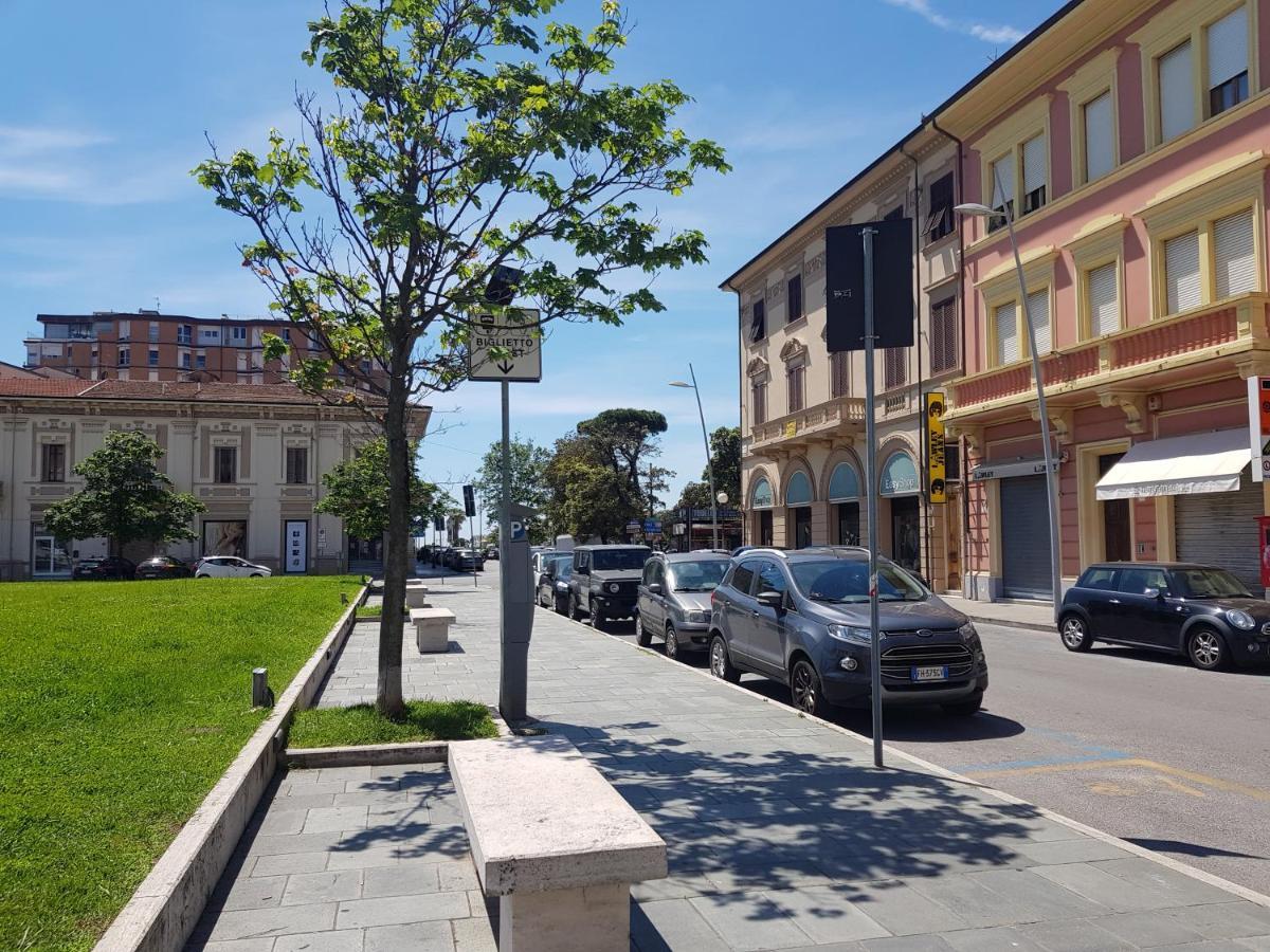 Historical Apartments By Seaside Viareggio Exterior foto